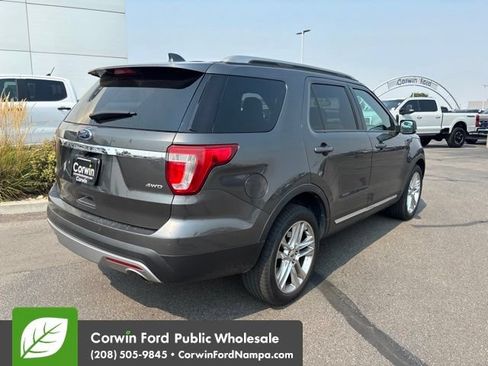 Used 2017 Ford Explorer XLT w/ Equipment Group 202A AWD/4WD image 8