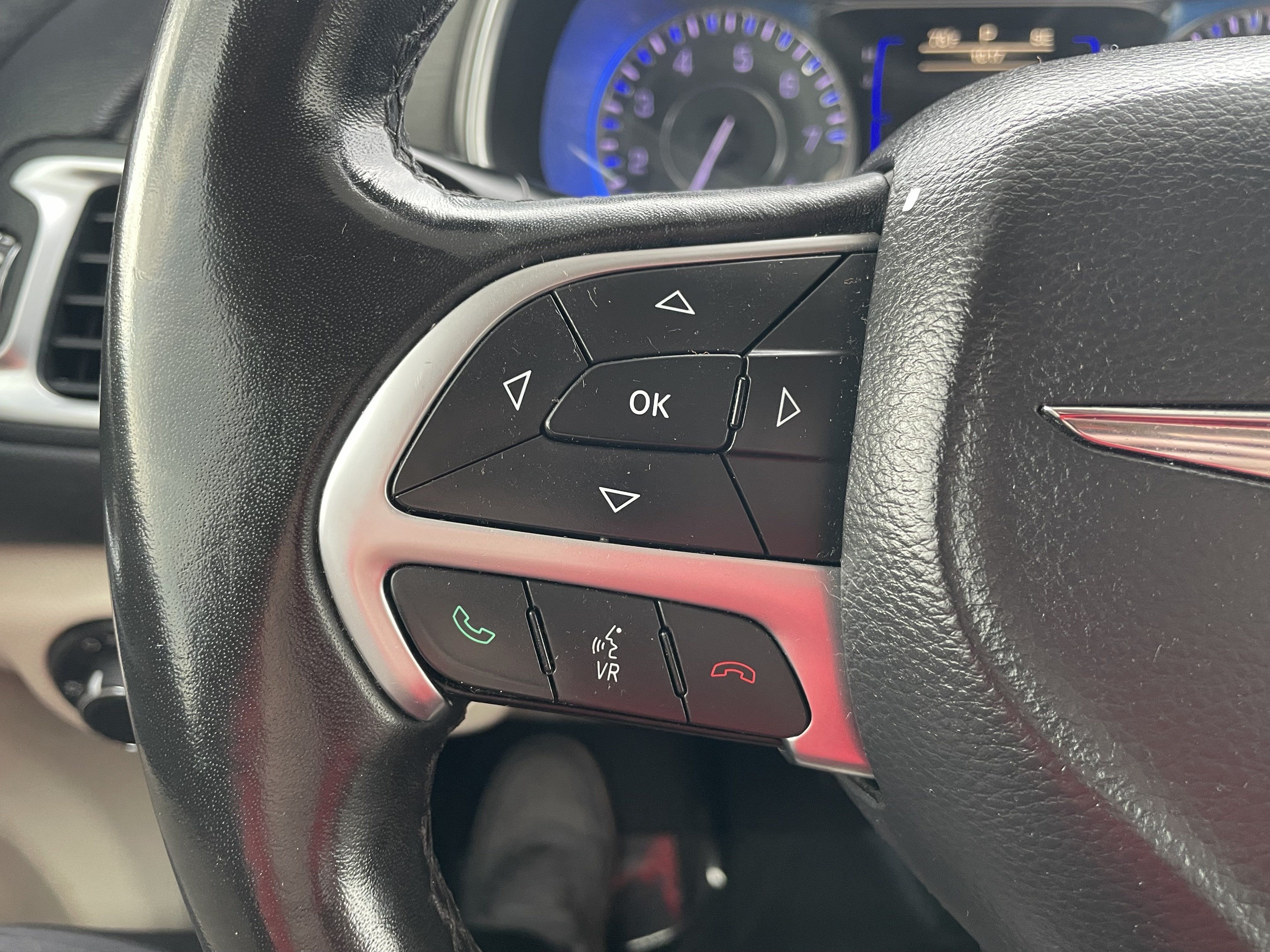 Used 2016 Chrysler 200 Limited FWD image 26