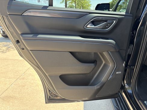 Used 2022 Chevrolet Tahoe RST w/ Luxury Package AWD/4WD image 12