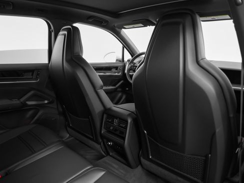 Used 2025 Porsche Cayenne image 24