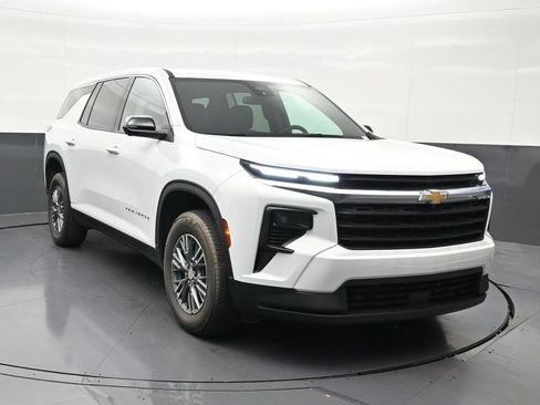 Used 2024 Chevrolet Traverse LS FWD image 7