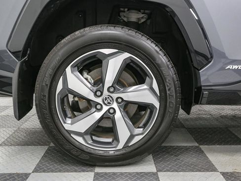 Used 2023 Toyota RAV4 SE image 17