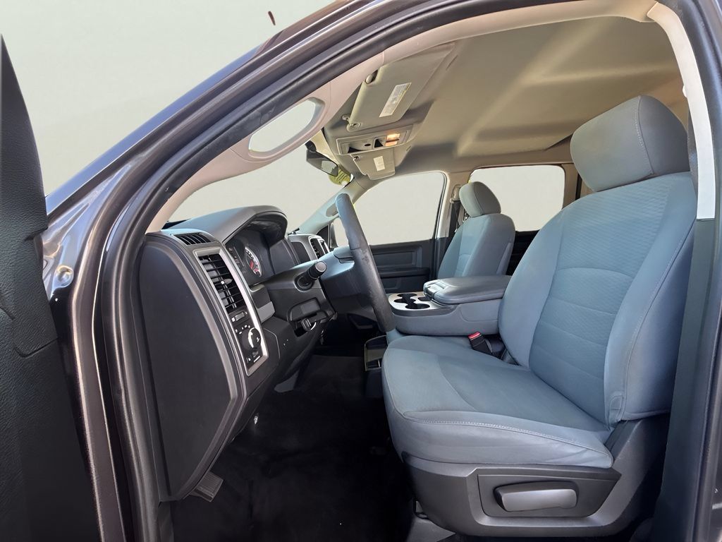 Used 2018 RAM 1500 Express RWD image 40