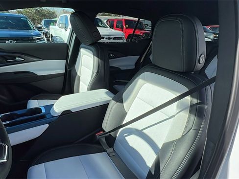 New 2026 Chevrolet Equinox EV LT image 15