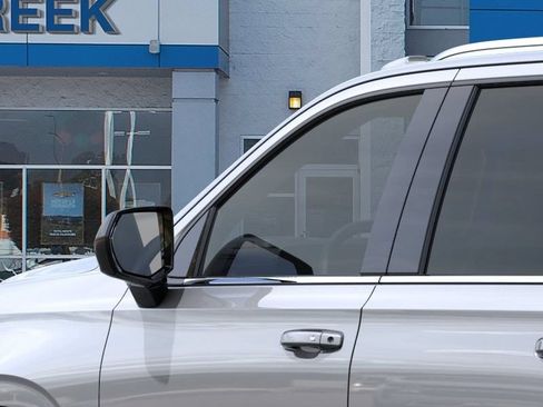 New 2026 Chevrolet Suburban LT w/ Sun And Tow Package AWD/4WD image 13
