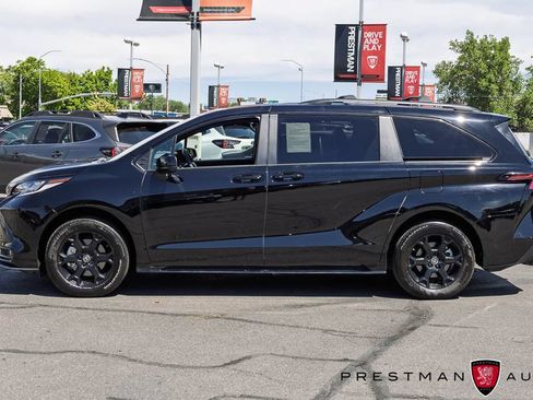 Used 2025 Toyota Sienna XLE Woodland Edition AWD/4WD image 17