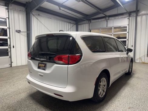 Used 2024 Chrysler Voyager LX image 16