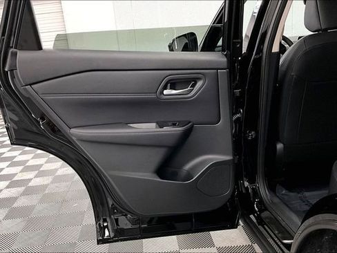 New 2026 Nissan Rogue SV FWD image 33