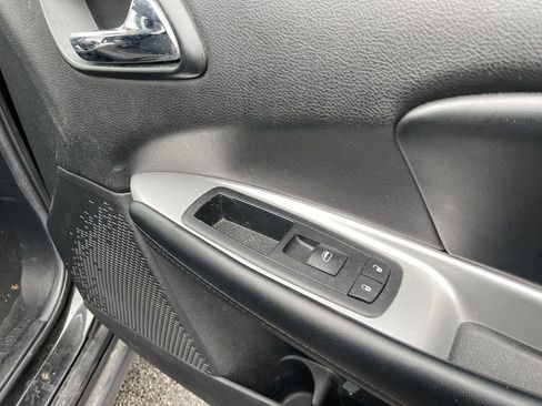 Used 2015 Dodge Journey SXT w/ Flexible Seating Group image 38