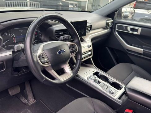 Used 2023 Ford Explorer XLT image 9