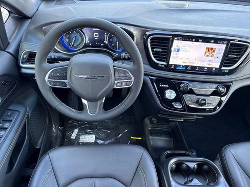 New 2026 Chrysler Pacifica Select image 14