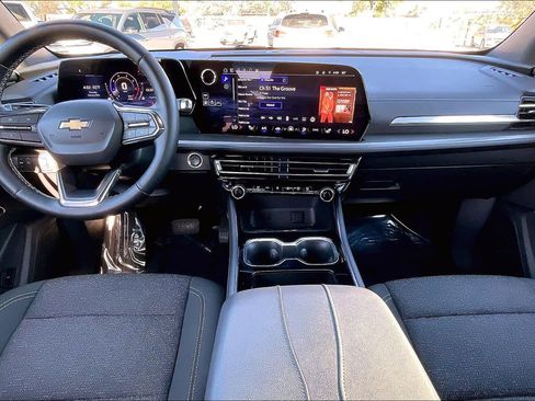 Used 2025 Chevrolet Traverse LT image 15