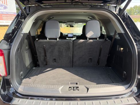 Used 2024 Ford Explorer XLT w/ Equipment Group 202A AWD/4WD image 9