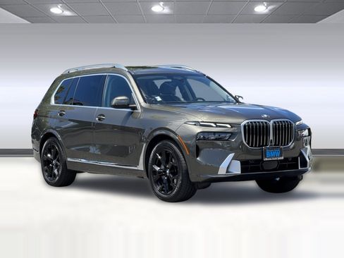 Used 2025 BMW X7 xDrive40i AWD/4WD image 6