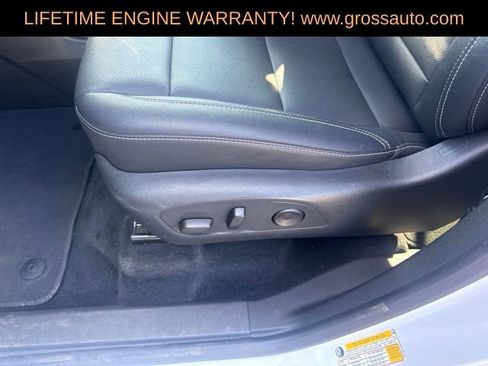 Used 2025 Chevrolet Traverse LT AWD/4WD image 17