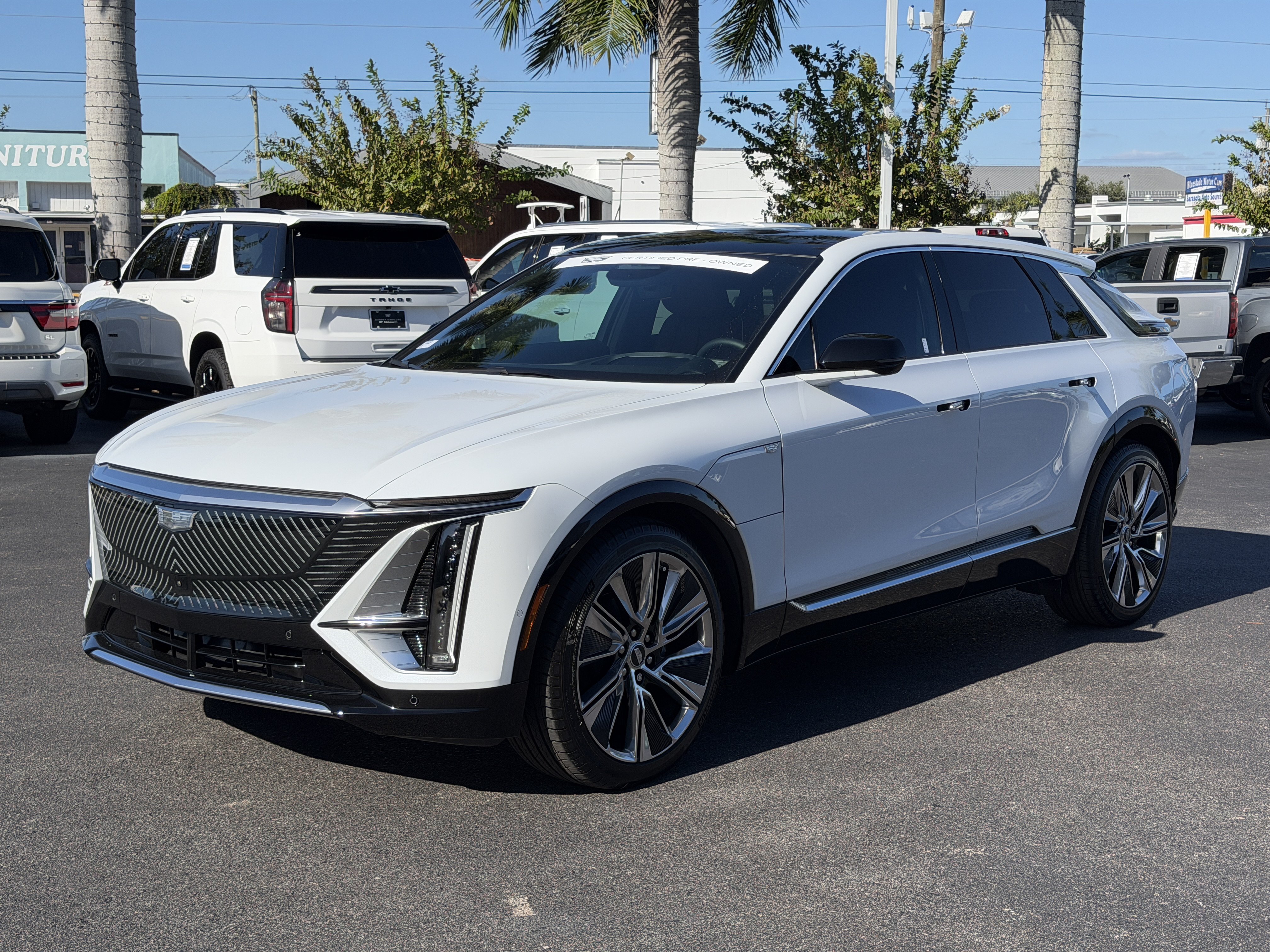 Used 2027 Cadillac Lyriq Signature Luxury RWD image 3