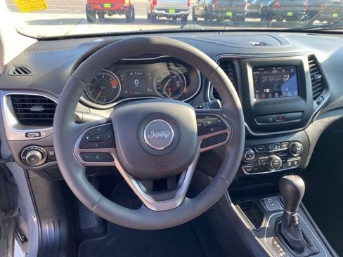 Used 2020 Jeep Cherokee Latitude Plus image 11