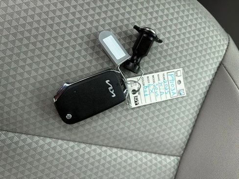Used 2025 Kia Soul LX FWD image 6