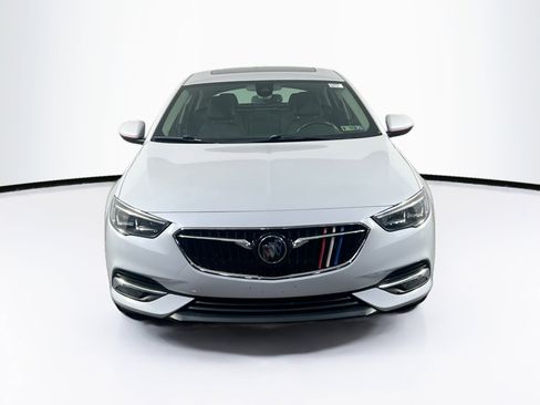 Used 2018 Buick Regal Essence w/ Driver Confidence Package #1 image 2
