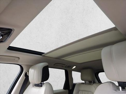 Used 2018 Land Rover Range Rover Sport HSE image 30