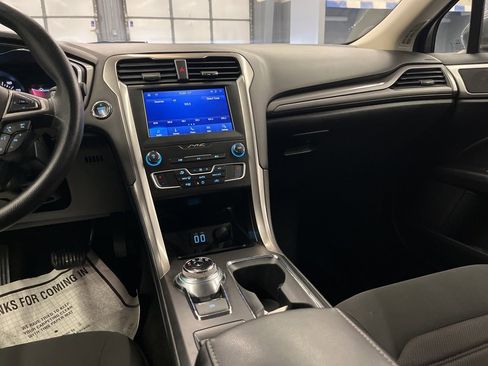 Used 2020 Ford Fusion SE image 25