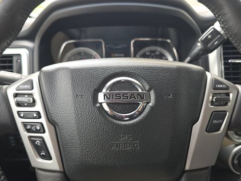 Used 2018 Nissan Titan SV w/ SV Convenience Package AWD/4WD image 23
