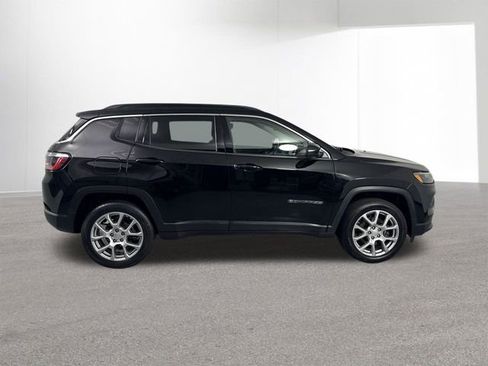 Used 2022 Jeep Compass Latitude AWD/4WD image 34