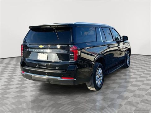 Used 2025 Chevrolet Suburban LT image 5