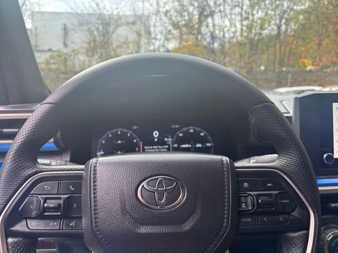 Used 2025 Toyota Tacoma TRD Off-Road image 28