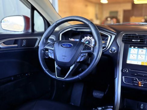 Used 2017 Ford Fusion SE w/ Equipment Group 201A image 21