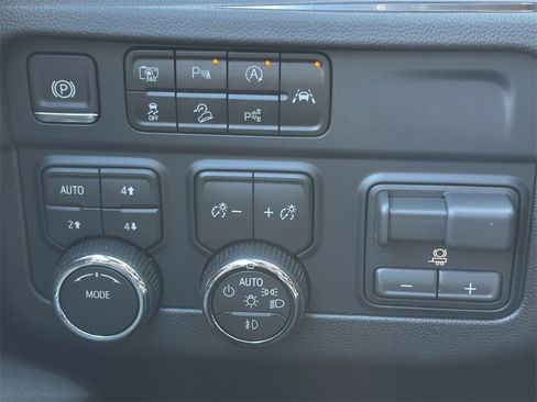 New 2026 Chevrolet Suburban Premier w/ Sun And Tow Package image 19