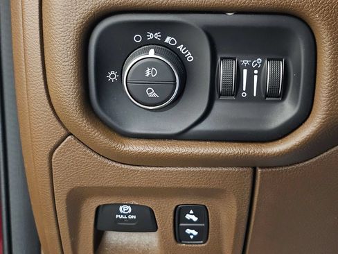 Used 2021 RAM 1500 Laramie AWD/4WD image 16
