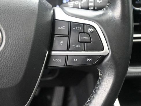 Used 2023 Toyota Highlander XLE FWD image 41