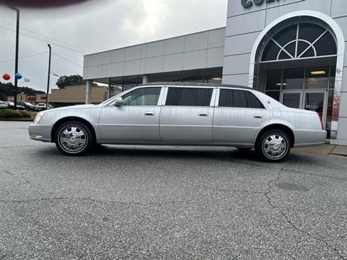 Used 2011 Cadillac DTS Limousine FWD image 4