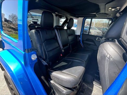 Used 2023 Jeep Wrangler Unlimited Sahara w/ Cold Weather Group AWD/4WD image 18