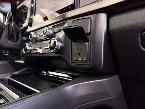 New 2026 Ford F250 Lariat w/ Black Appearance Package image 34