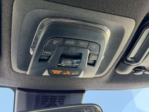 Used 2025 Toyota Corolla SE w/ SE Premium Package image 38