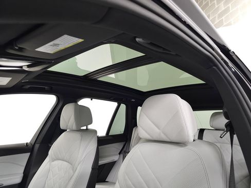 Used 2025 BMW X5 xDrive50e w/ Executive Package AWD/4WD image 19