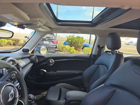 Used 2016 MINI Cooper 2-Door Hardtop image 24