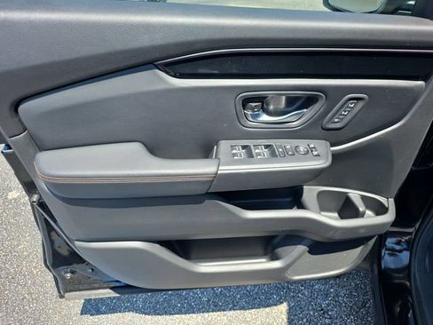 Certified 2025 Honda Pilot TrailSport image 17