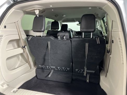 Used 2024 Chrysler Pacifica Touring-L image 22