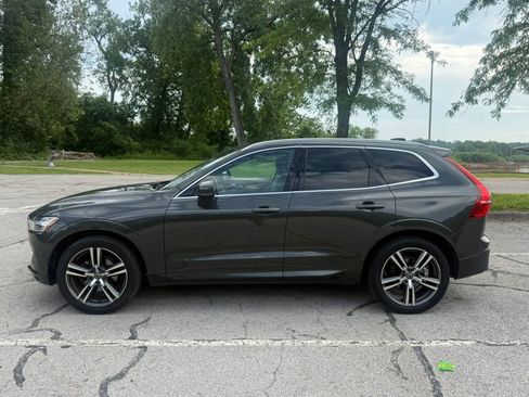 Used 2018 Volvo XC60 T5 Momentum w/ Vision Package AWD/4WD image 8