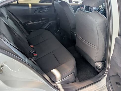 Used 2025 Toyota Prius Plug-In Hybrid FWD image 32