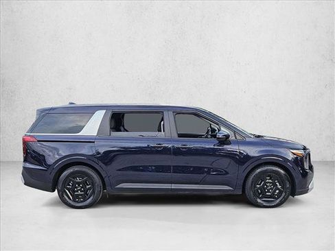 Used 2025 Kia Carnival LX FWD image 4