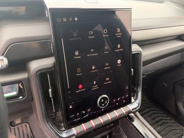 Used 2025 GMC Yukon AT4 AWD/4WD image 15