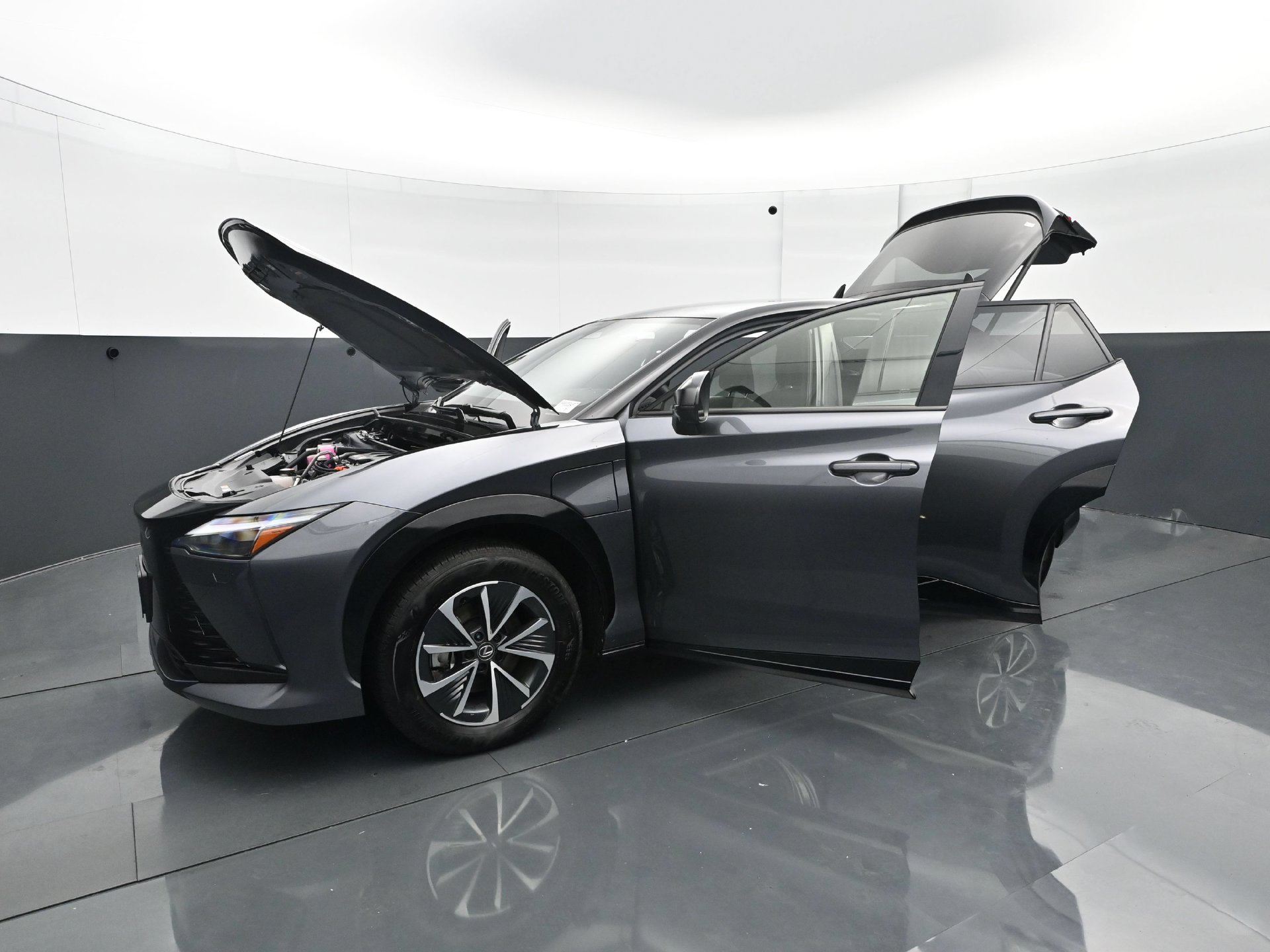 Used 2025 Lexus RZ 300e w/ Accessory Package (2T) FWD image 31