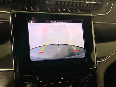 Used 2023 Jeep Grand Cherokee Altitude image 13