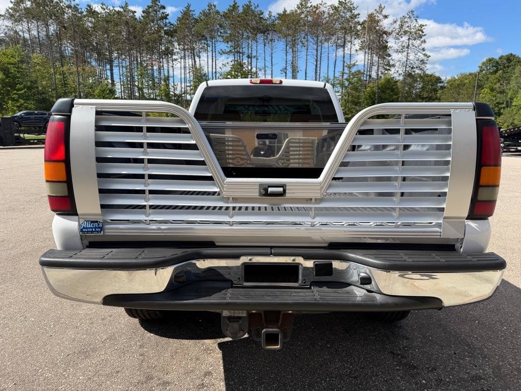 Used 2004 GMC Sierra 3500 SLT w/ Heavy-Duty Power Package AWD/4WD image 5