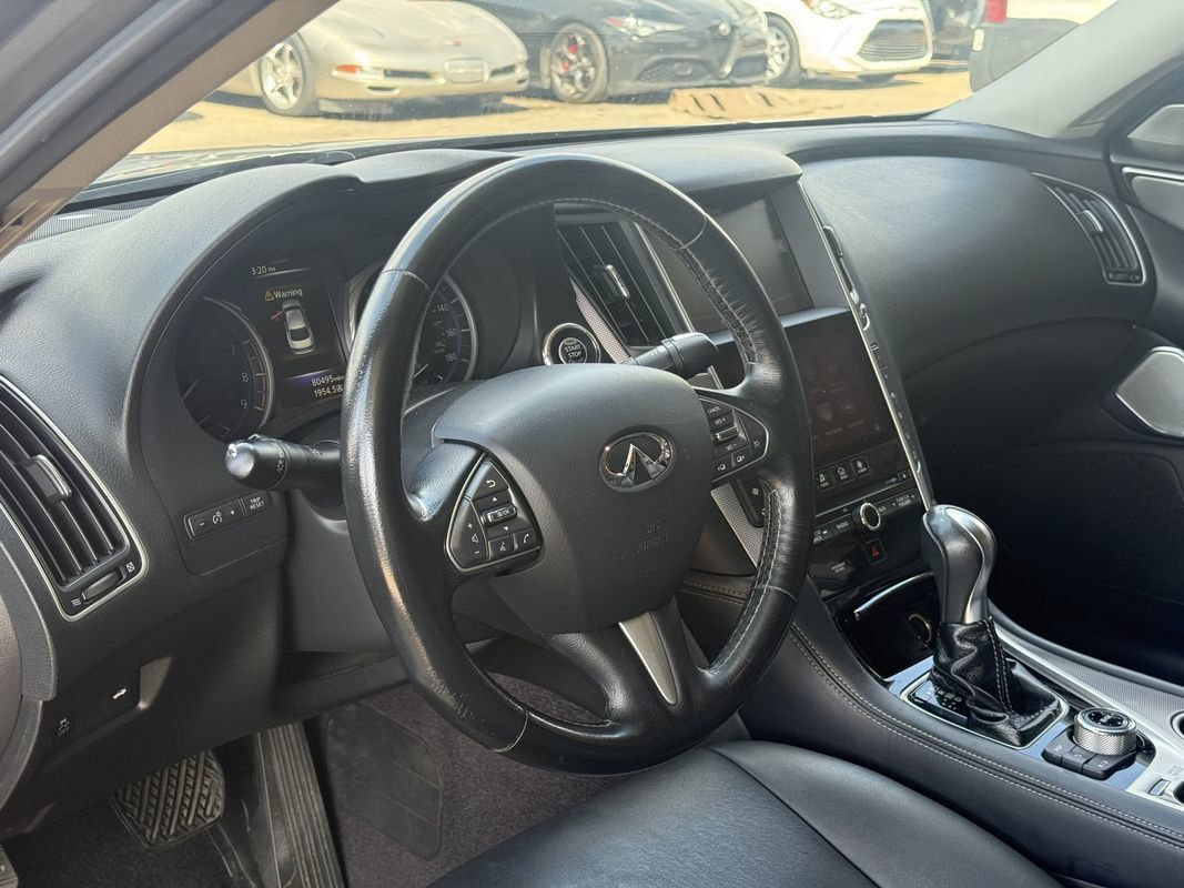 Used 2017 INFINITI Q50 3.0t Premium w/ Cargo Package (L95) RWD image 5