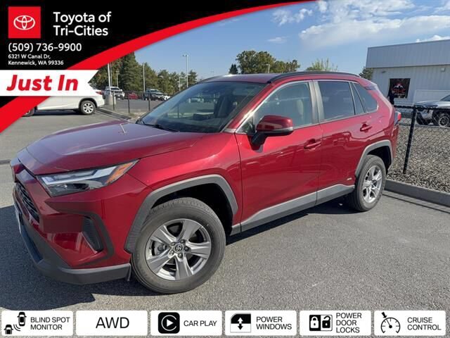 Certified 2022 Toyota RAV4 XLE w/ XLE Grade Weather Package AWD/4WD image 29